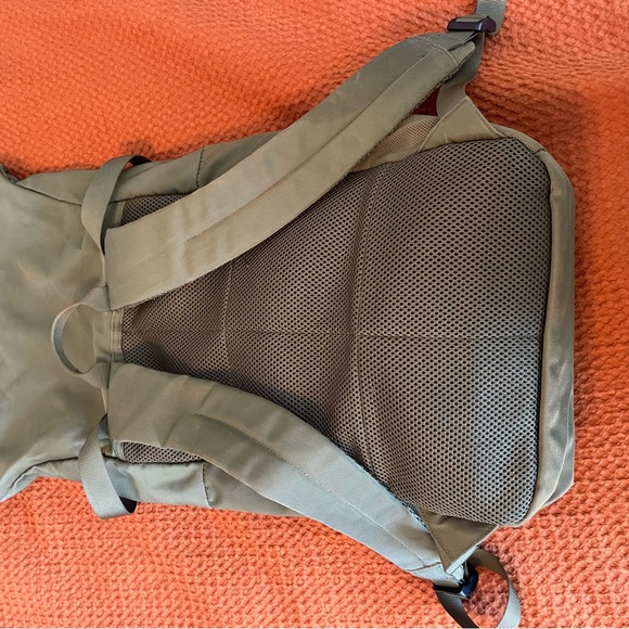 Fabletics One Backpack Olive Green - Picture 2 of 3